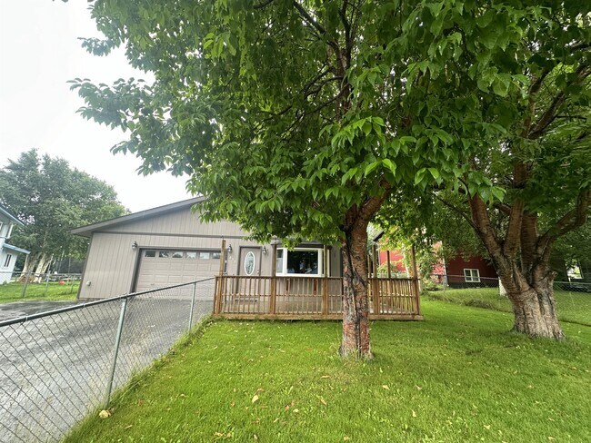 Primary Photo - 416 N Bonanza St