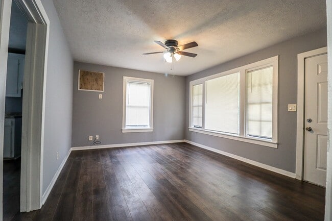 Building Photo - 3051 W Crockett St