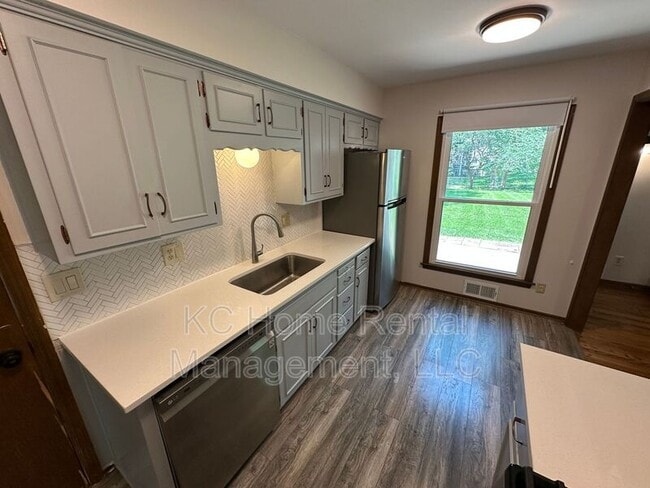 Building Photo - 8216 W 97th St