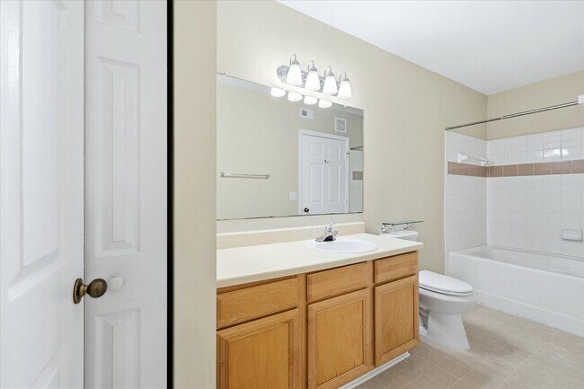 Building Photo - 1015 Villagio Cir