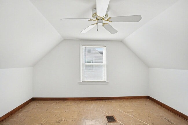 Building Photo - 995 Swain Ave