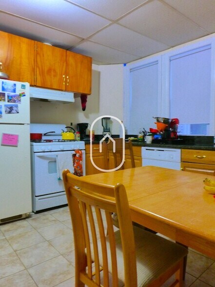 Building Photo - 61 Hillside St