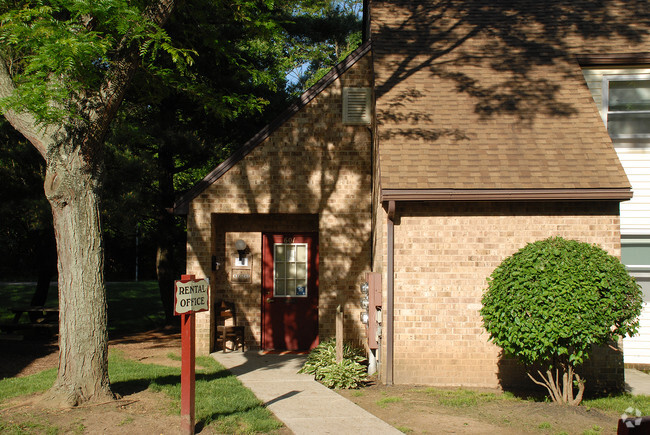 Building Photo - Pine Ridge Estates