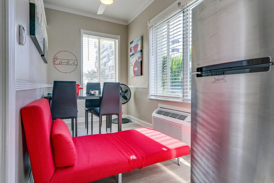 Building Photo - 3700 Collins Ave