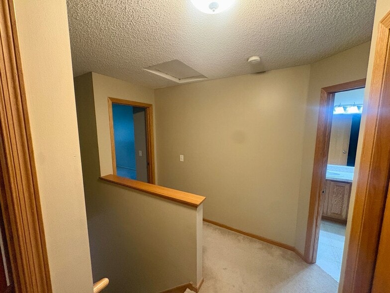 Building Photo - 17119 Eastwood Ave
