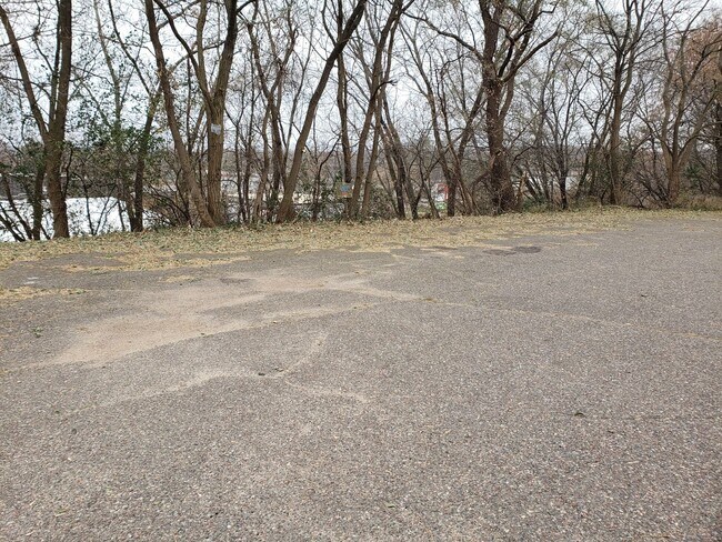 Building Photo - 415 Division St