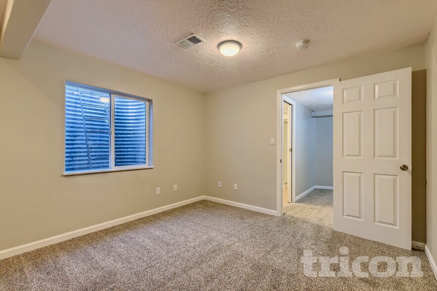 Building Photo - 115 N 42nd Ave