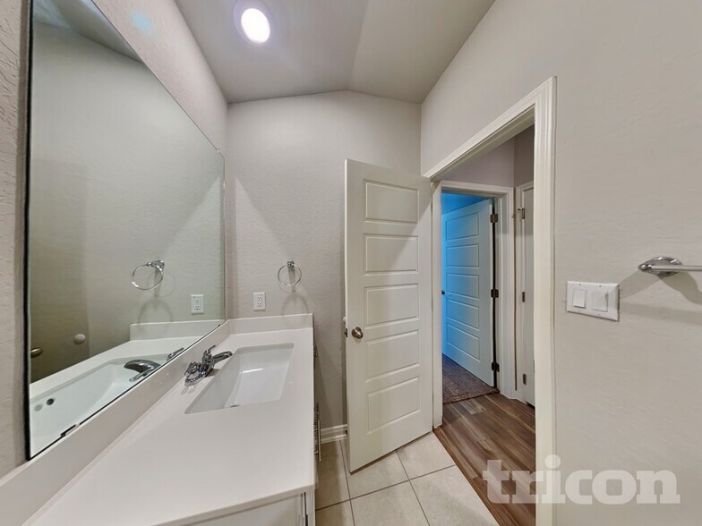 Building Photo - 5523 Shasta Pl