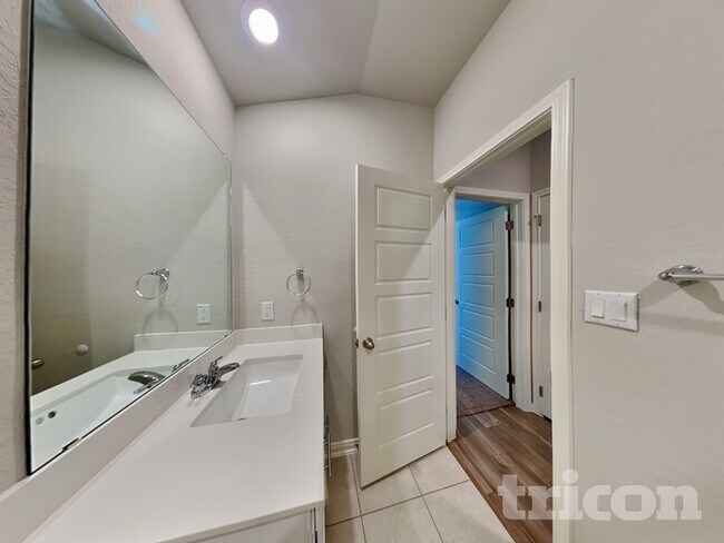 Building Photo - 5523 Shasta Pl