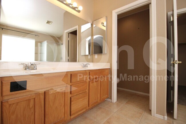 Building Photo - 10234 E Javelina Ave