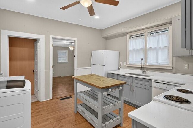 Building Photo - 3 Bedroom House in Olympia