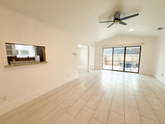 Building Photo - 7528-7528 Thistle Ln