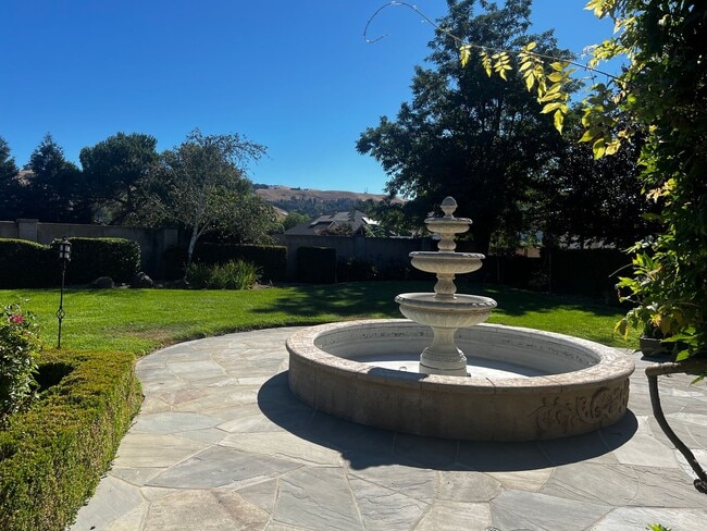 Building Photo - MORGAN HILL Expansive 6 bedroom, 4.5 bathroom home