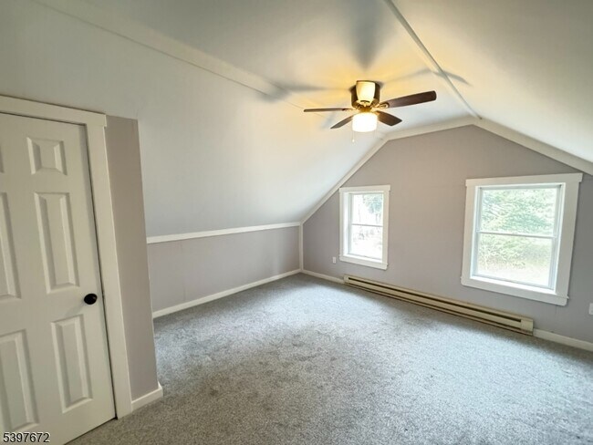 Building Photo - 606 Hardyston Ville Rd