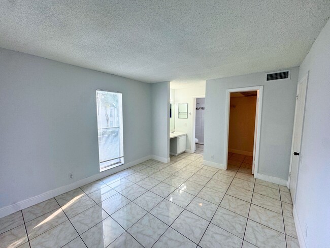 Building Photo - 4501 Treehouse Ln