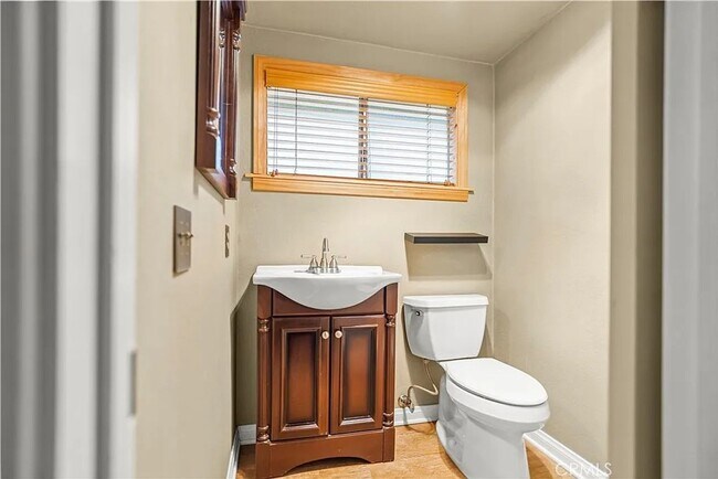 Building Photo - 1809 Pioneer Way