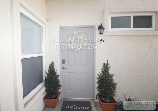 Building Photo - 3 Bed, 2 Bath Condo Near the Beach