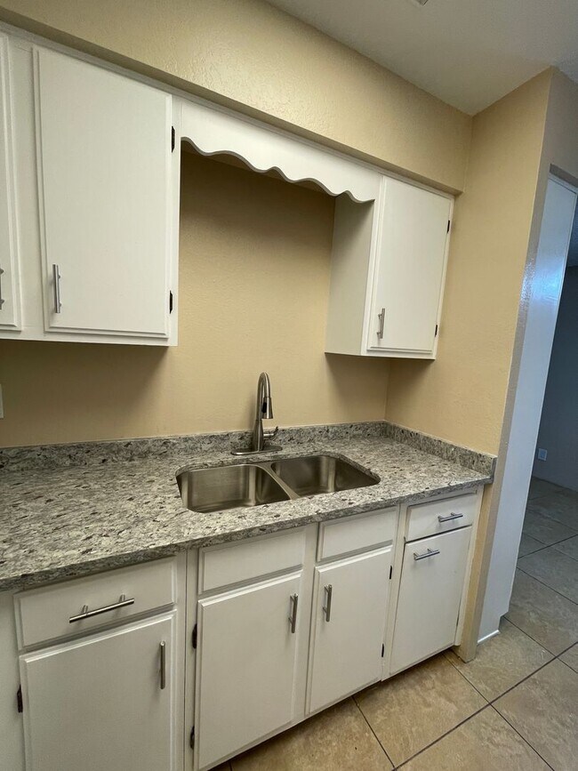 Building Photo - Small Apartment Community, Remodeled One b...