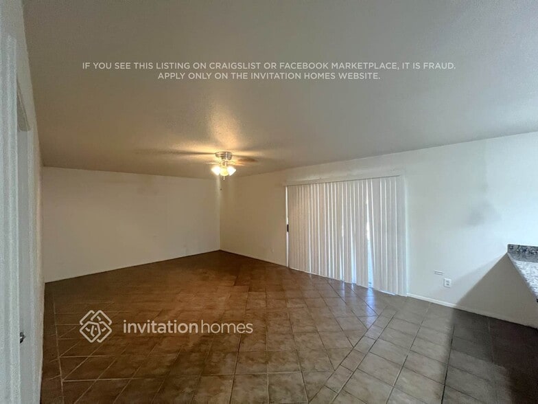 Building Photo - 1904 E Greenway Dr