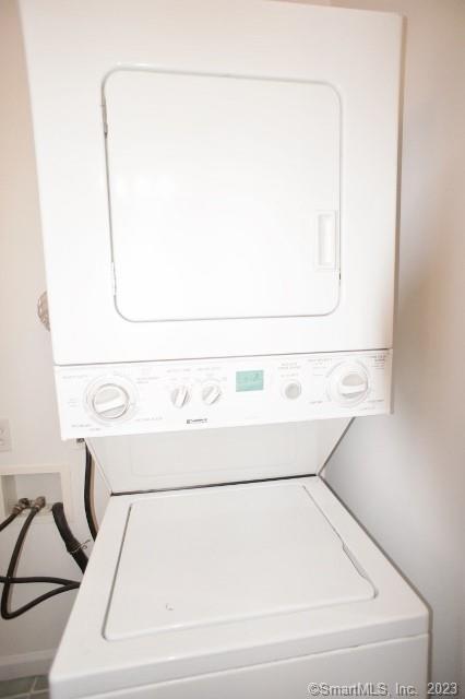 Building Photo - 32 Oakwood Ave