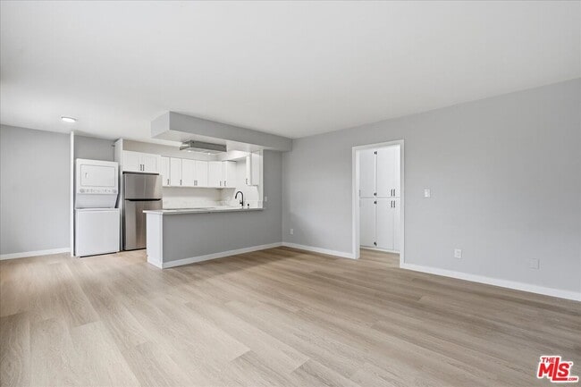 Building Photo - 3320 Pacific Ave