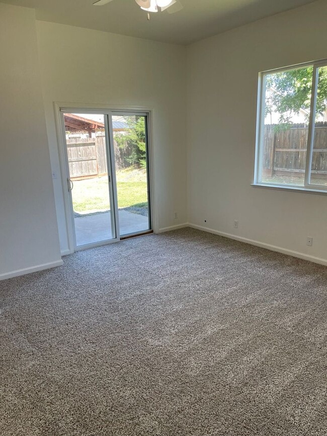 Building Photo - 3 Bedroom, 2 Bathroom House with a 2-Car Garage