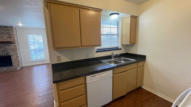 Building Photo - Nice Four plex unit upstairs in Irving.