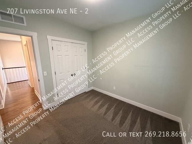 Building Photo - 707 Livingston Ave NE