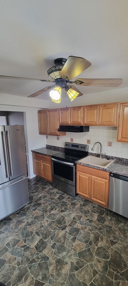 Building Photo - Modern Townhome - Bensalem