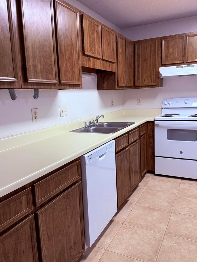 Building Photo - 17 Magnolia Ave SE