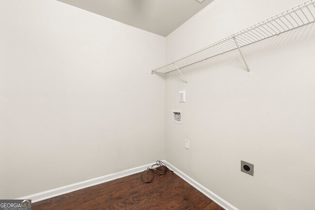 Building Photo - 2411 Oakleaf Cir