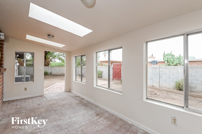 Building Photo - 8940 E Pine Valley Dr