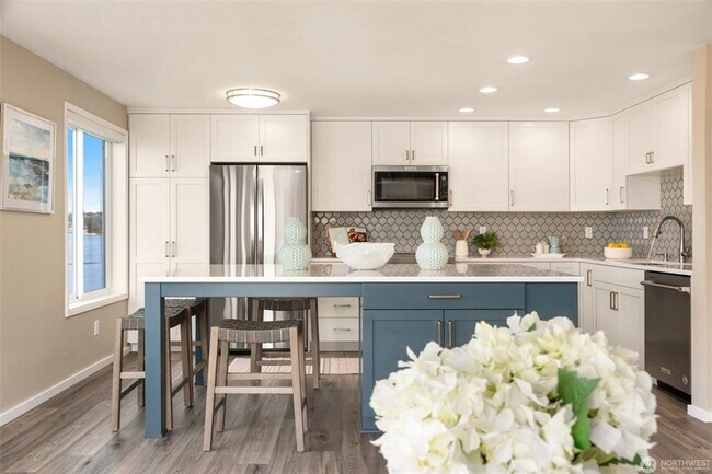 Building Photo - 2bd/1.75ba Kirkland Condo