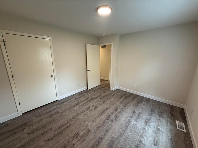 Building Photo - 1709 Hanover Blvd