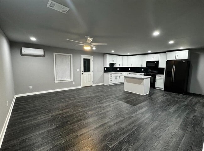 Building Photo - 719 Saffron Blvd