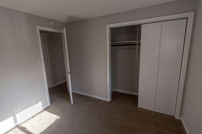 Building Photo - 1305 N Golf Blvd