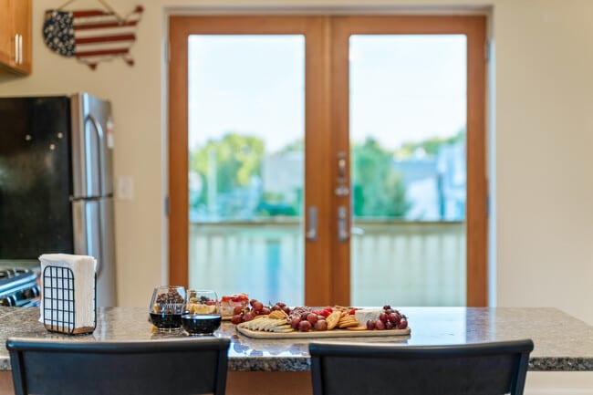 Building Photo - 2117 W Irving Park Rd