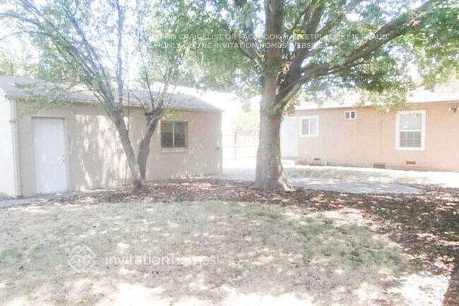 Building Photo - 3200 San Diego Way