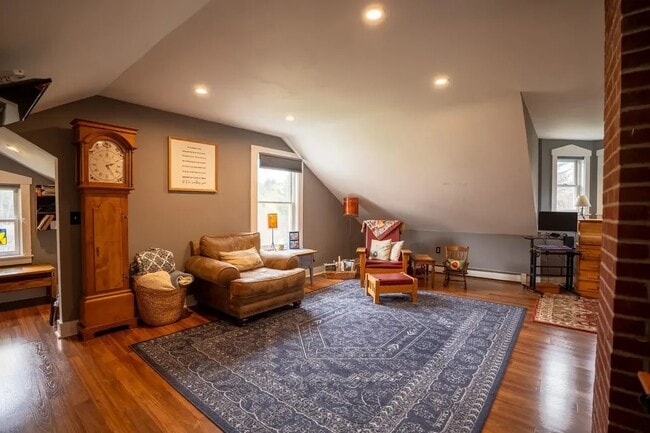 Building Photo - 421 Farmer Dr