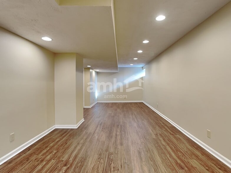 Building Photo - 25 Thorne Hill Dr