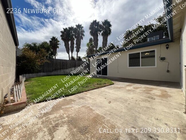 Building Photo - 2236 Newbury Cir