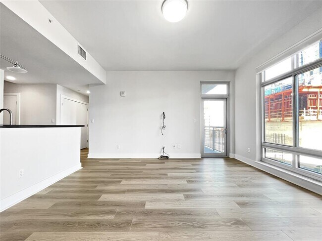 Building Photo - 603 Davis St