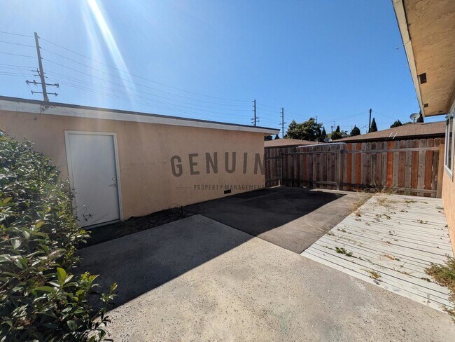Building Photo - 2180 Placentia Ave