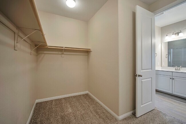 Building Photo - 780 Aurora Vale Pl