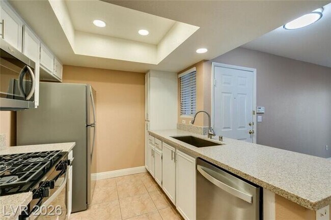 Building Photo - Beautiful Condo in a sought-after Gated Summerlin Community!