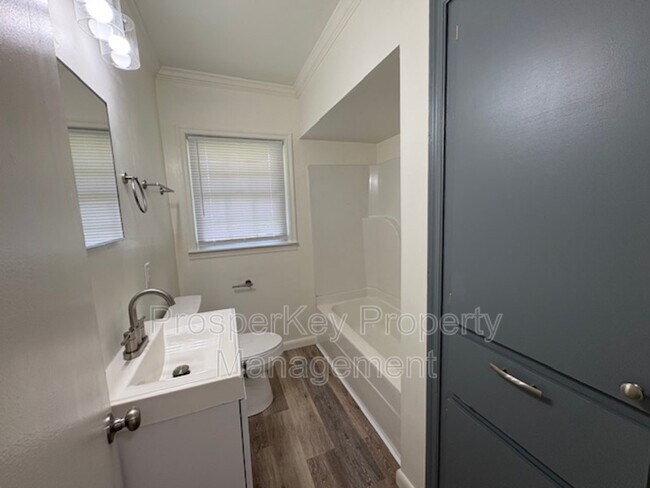 Building Photo - 5900 Frazier Dr