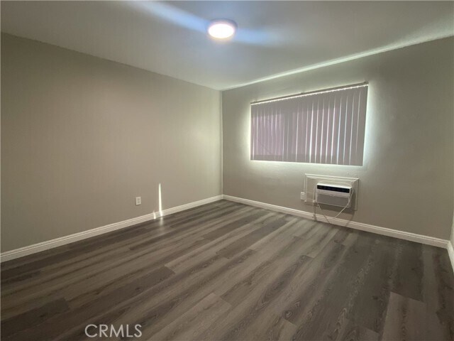 Building Photo - 1023 W 8th St