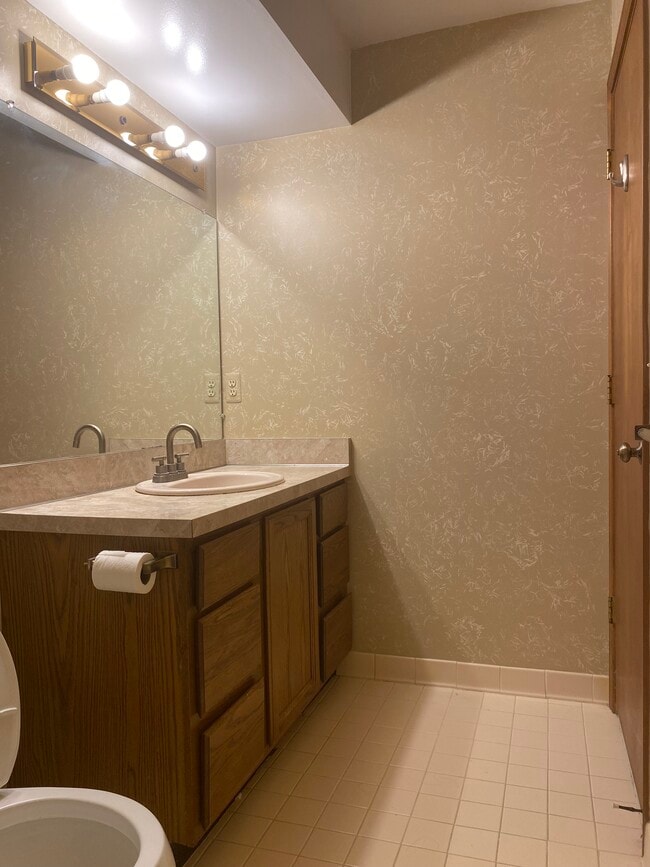 Building Photo - 23589 Hickory Grove Ln