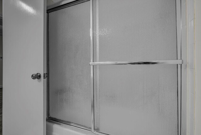 Building Photo - 13975 Hollowgreen Dr