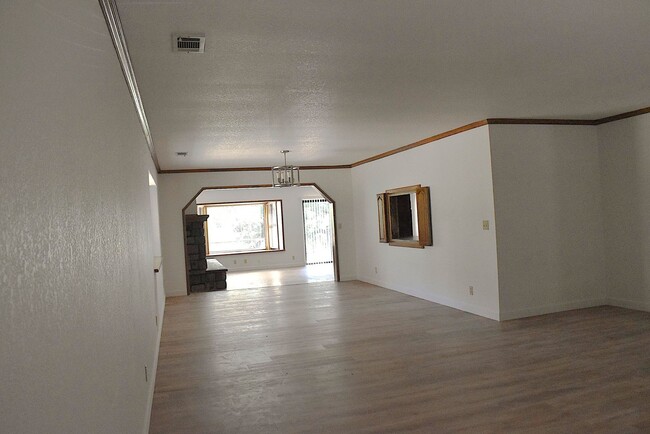 Building Photo - N. Vacaville Custom Home Located on a Larg...